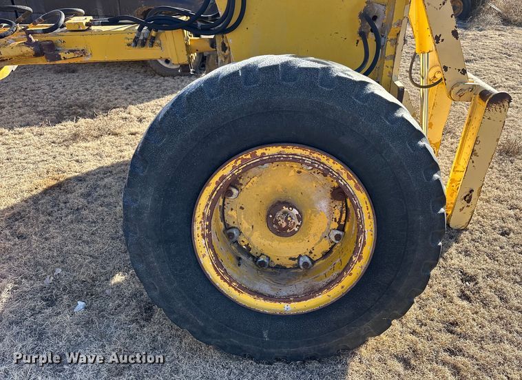 image for item NJ9382 1990 Champion 740A motor grader
