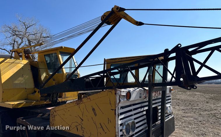 image for item NJ9401 Link-Belt HC-48 crane