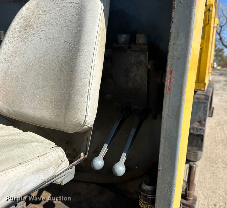 image for item NJ9401 Link-Belt HC-48 crane