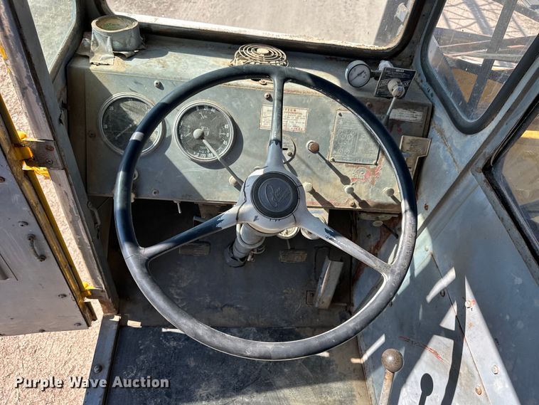 image for item NJ9401 Link-Belt HC-48 crane