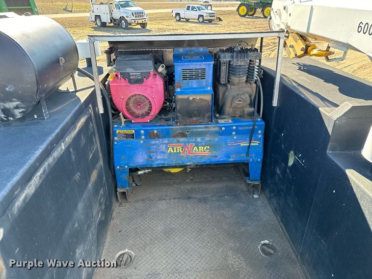 image for item NU9329 2008 Sterling  Bullet 5500 utility / service truck