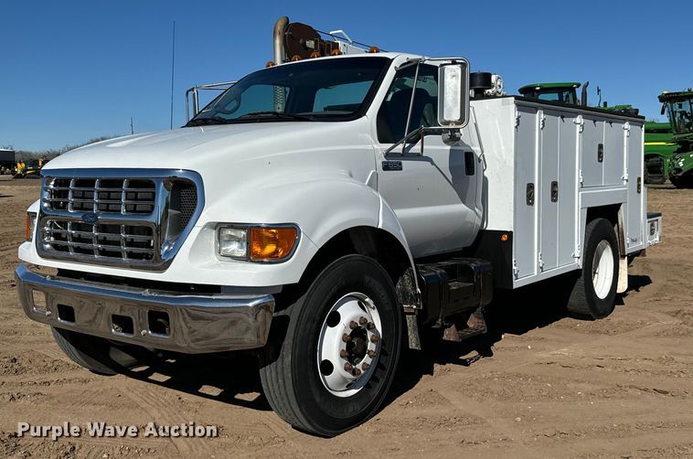 image for item NU9330 2003 Ford  F650 Super Duty utility / service truck