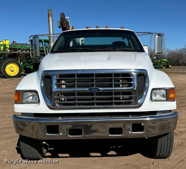 image for item NU9330 2003 Ford  F650 Super Duty utility / service truck