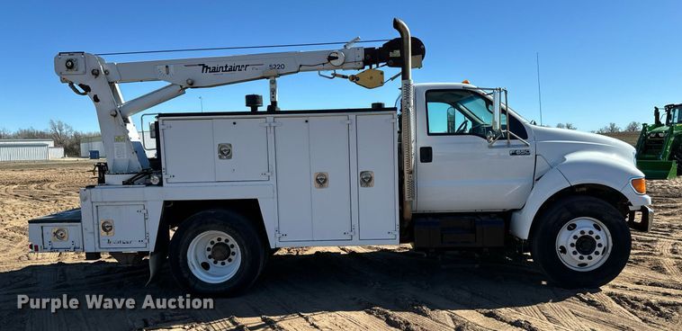 image for item NU9330 2003 Ford  F650 Super Duty utility / service truck