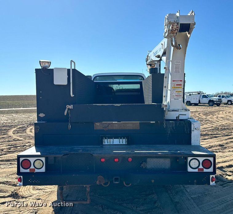 image for item NU9330 2003 Ford  F650 Super Duty utility / service truck