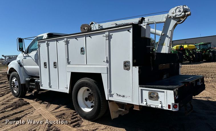 image for item NU9330 2003 Ford  F650 Super Duty utility / service truck