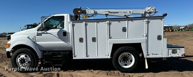 image for item NU9330 2003 Ford  F650 Super Duty utility / service truck