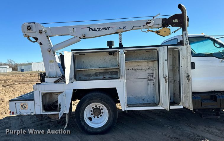 image for item NU9330 2003 Ford  F650 Super Duty utility / service truck