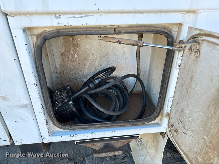 image for item NU9330 2003 Ford  F650 Super Duty utility / service truck