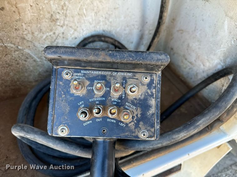 image for item NU9330 2003 Ford  F650 Super Duty utility / service truck