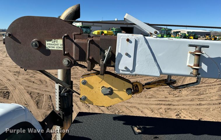 image for item NU9330 2003 Ford  F650 Super Duty utility / service truck