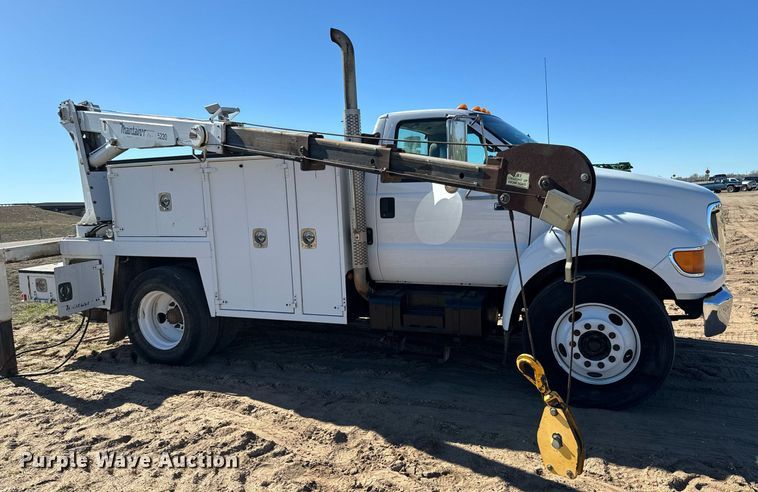 image for item NU9330 2003 Ford  F650 Super Duty utility / service truck