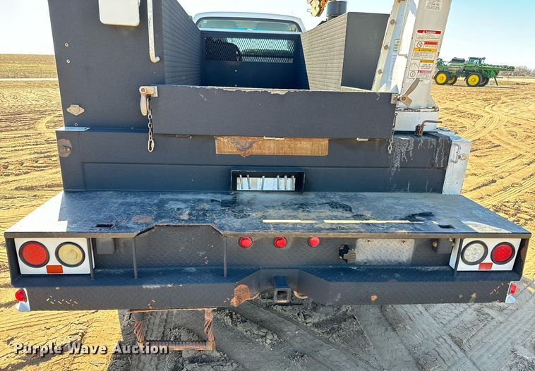image for item NU9330 2003 Ford  F650 Super Duty utility / service truck