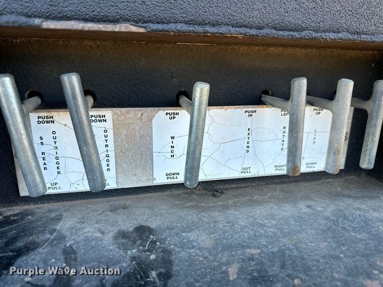 image for item NU9330 2003 Ford  F650 Super Duty utility / service truck