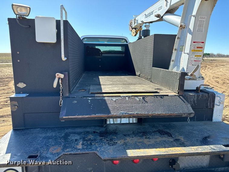 image for item NU9330 2003 Ford  F650 Super Duty utility / service truck