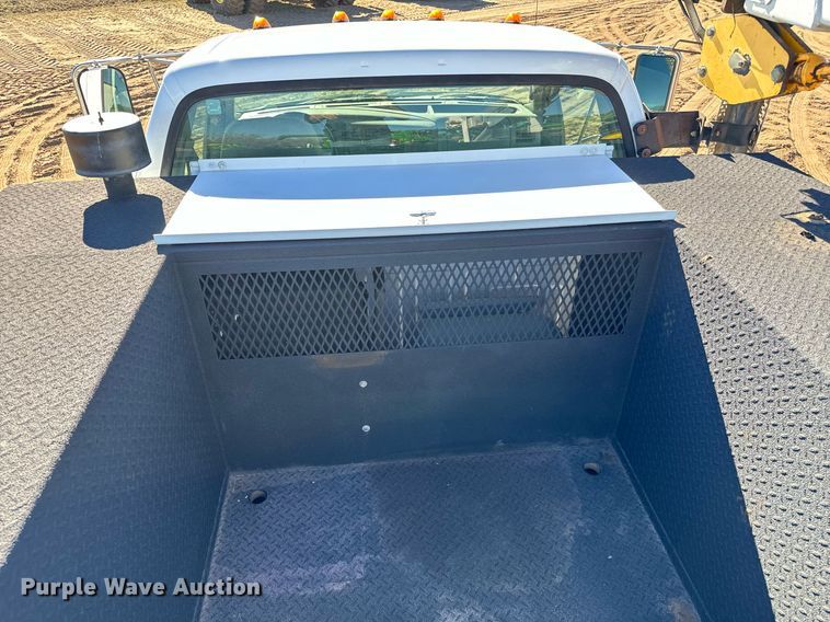 image for item NU9330 2003 Ford  F650 Super Duty utility / service truck