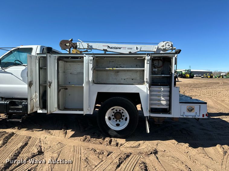 image for item NU9330 2003 Ford  F650 Super Duty utility / service truck