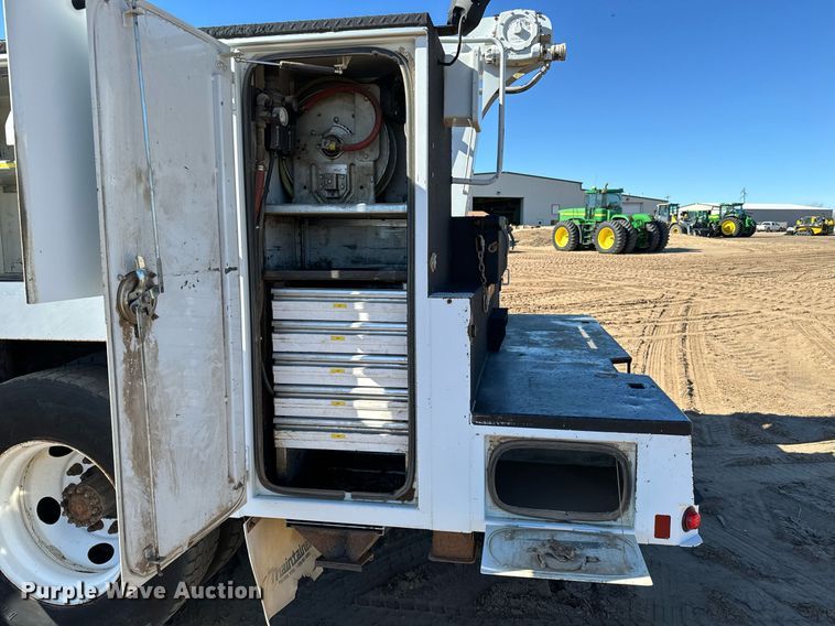 image for item NU9330 2003 Ford  F650 Super Duty utility / service truck