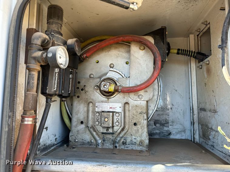 image for item NU9330 2003 Ford  F650 Super Duty utility / service truck