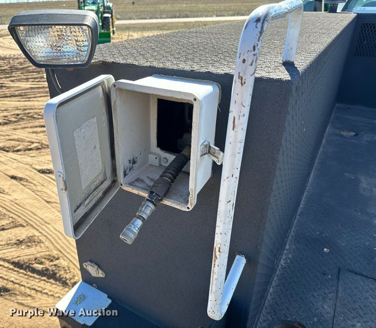 image for item NU9330 2003 Ford  F650 Super Duty utility / service truck