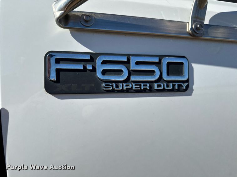image for item NU9330 2003 Ford  F650 Super Duty utility / service truck