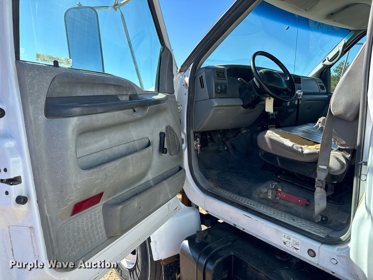 image for item NU9330 2003 Ford  F650 Super Duty utility / service truck