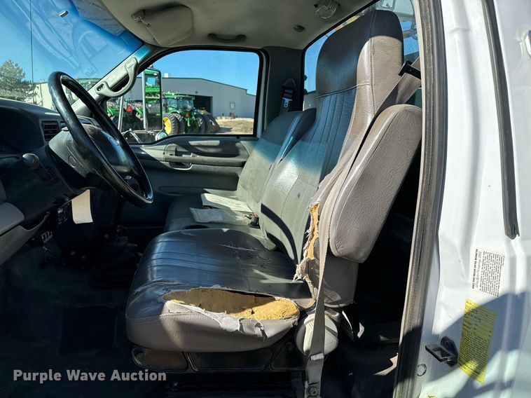 image for item NU9330 2003 Ford  F650 Super Duty utility / service truck