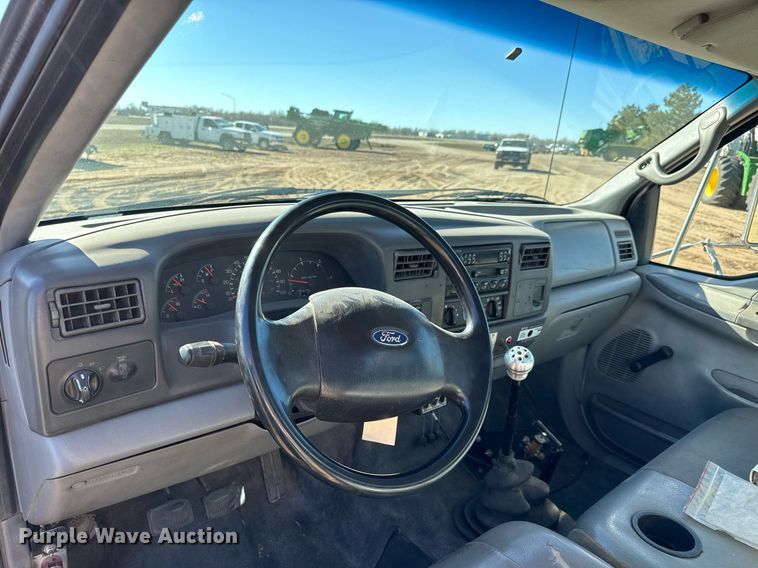 image for item NU9330 2003 Ford  F650 Super Duty utility / service truck