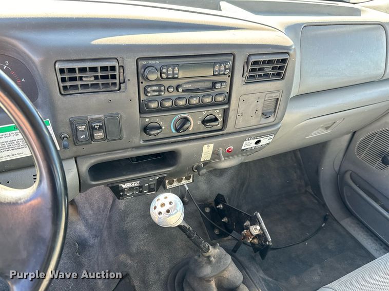 image for item NU9330 2003 Ford  F650 Super Duty utility / service truck