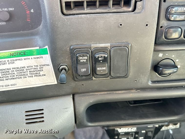 image for item NU9330 2003 Ford  F650 Super Duty utility / service truck