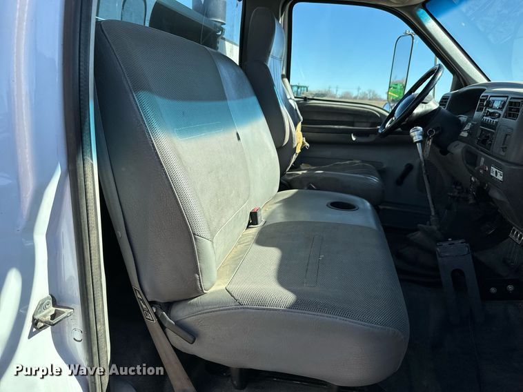 image for item NU9330 2003 Ford  F650 Super Duty utility / service truck