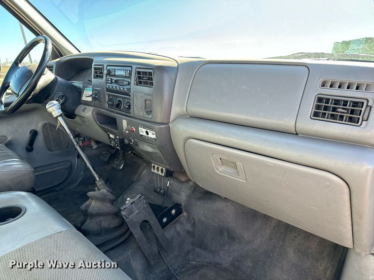 image for item NU9330 2003 Ford  F650 Super Duty utility / service truck