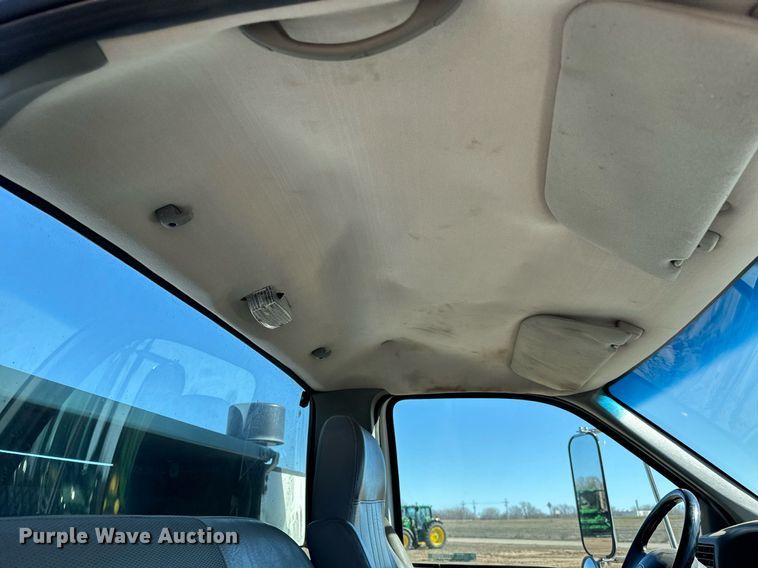 image for item NU9330 2003 Ford  F650 Super Duty utility / service truck