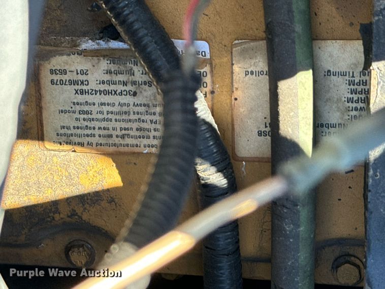 image for item NU9330 2003 Ford  F650 Super Duty utility / service truck