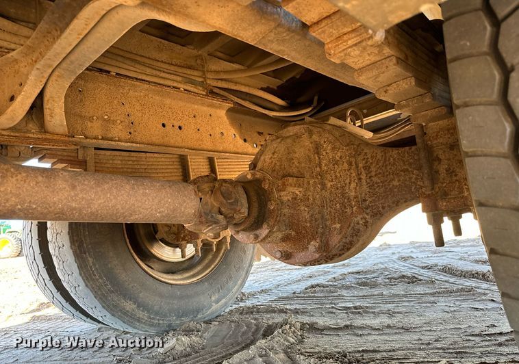 image for item NU9330 2003 Ford  F650 Super Duty utility / service truck