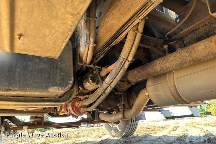 image for item NU9330 2003 Ford  F650 Super Duty utility / service truck