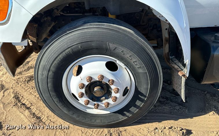 image for item NU9330 2003 Ford  F650 Super Duty utility / service truck