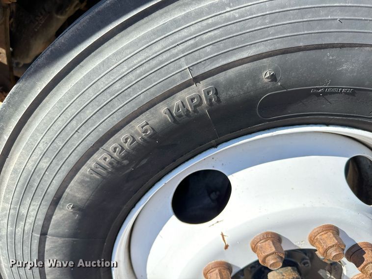 image for item NU9330 2003 Ford  F650 Super Duty utility / service truck