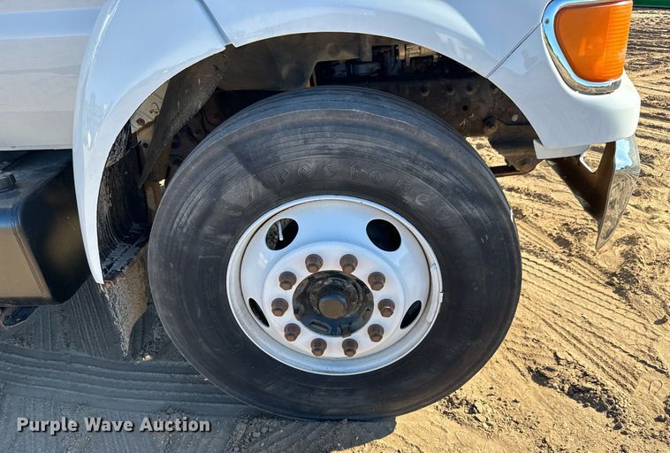 image for item NU9330 2003 Ford  F650 Super Duty utility / service truck