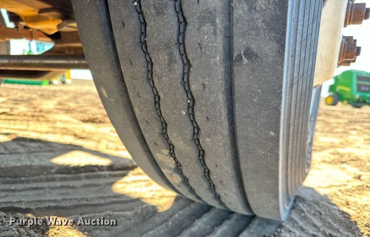 image for item NU9330 2003 Ford  F650 Super Duty utility / service truck