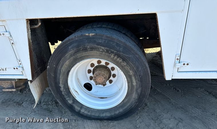 image for item NU9330 2003 Ford  F650 Super Duty utility / service truck