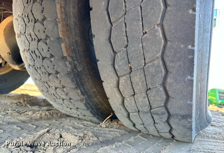 image for item NU9330 2003 Ford  F650 Super Duty utility / service truck