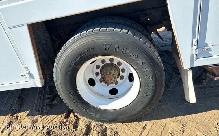 image for item NU9330 2003 Ford  F650 Super Duty utility / service truck