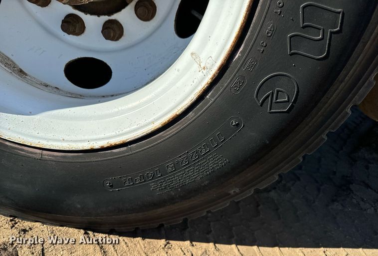 image for item NU9330 2003 Ford  F650 Super Duty utility / service truck