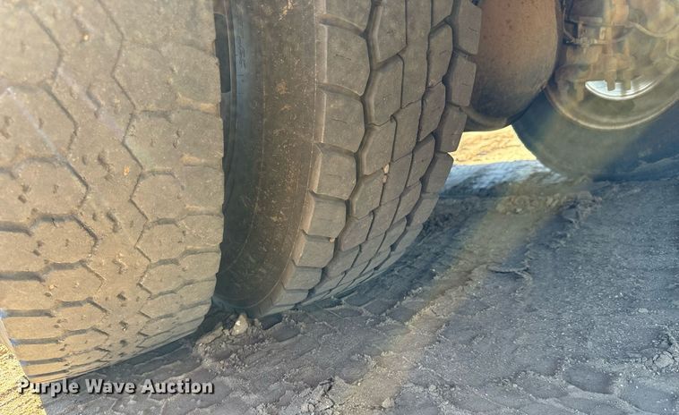 image for item NU9330 2003 Ford  F650 Super Duty utility / service truck