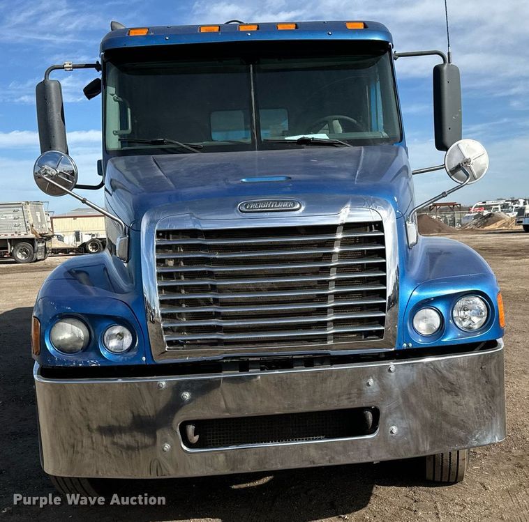 image for item NU9467 2005 Freightliner  Century Class S/T dump truck