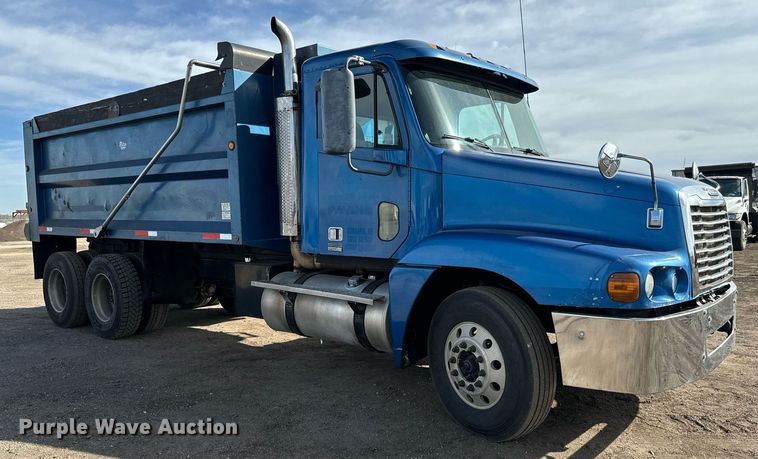 image for item NU9467 2005 Freightliner  Century Class S/T dump truck