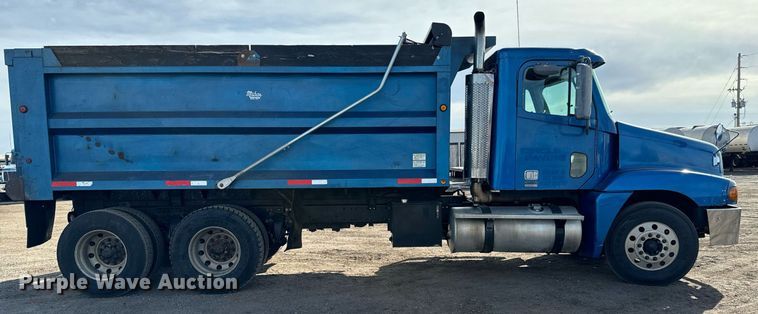 image for item NU9467 2005 Freightliner  Century Class S/T dump truck