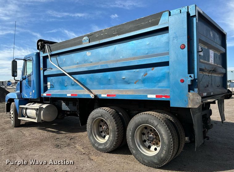 image for item NU9467 2005 Freightliner  Century Class S/T dump truck