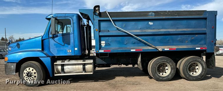 image for item NU9467 2005 Freightliner  Century Class S/T dump truck